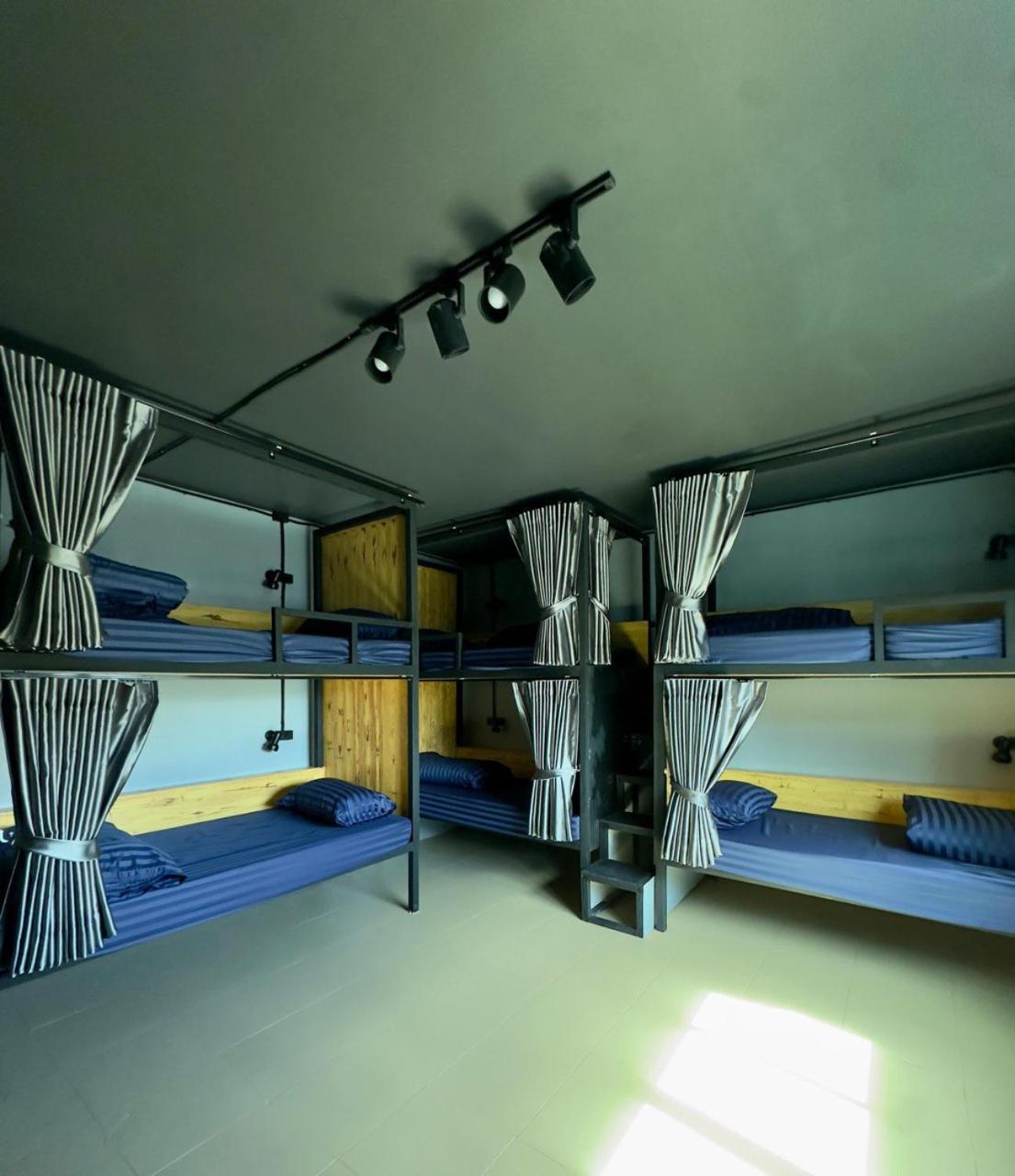 Champagne Hostel & Cafe Pattaya Eksteriør bilde