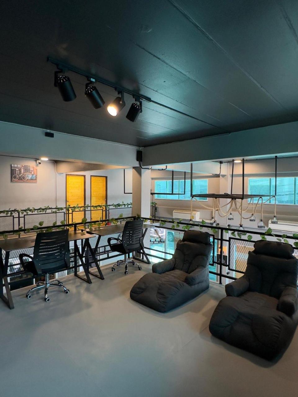 Champagne Hostel & Cafe Pattaya Eksteriør bilde