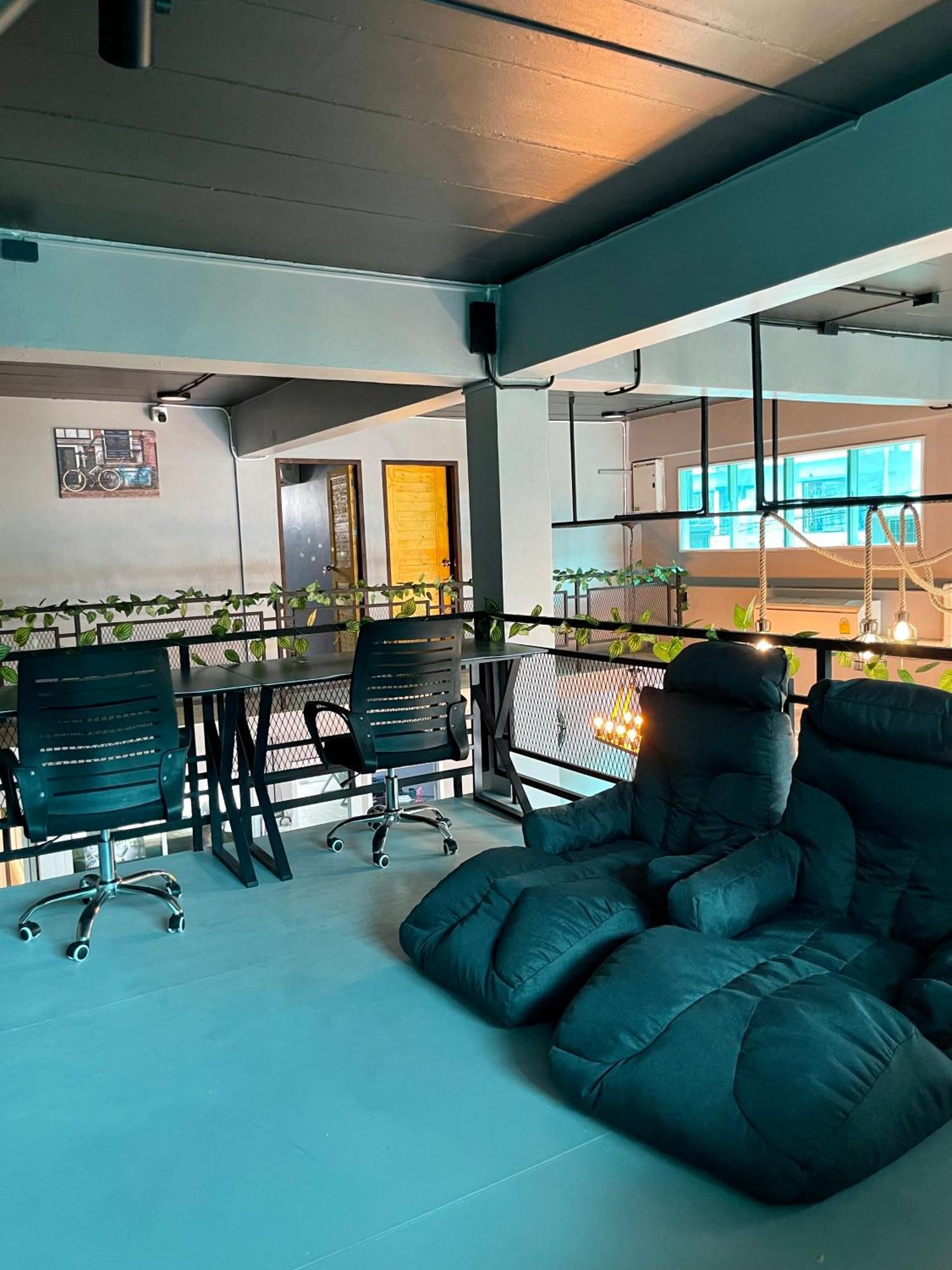 Champagne Hostel & Cafe Pattaya Eksteriør bilde