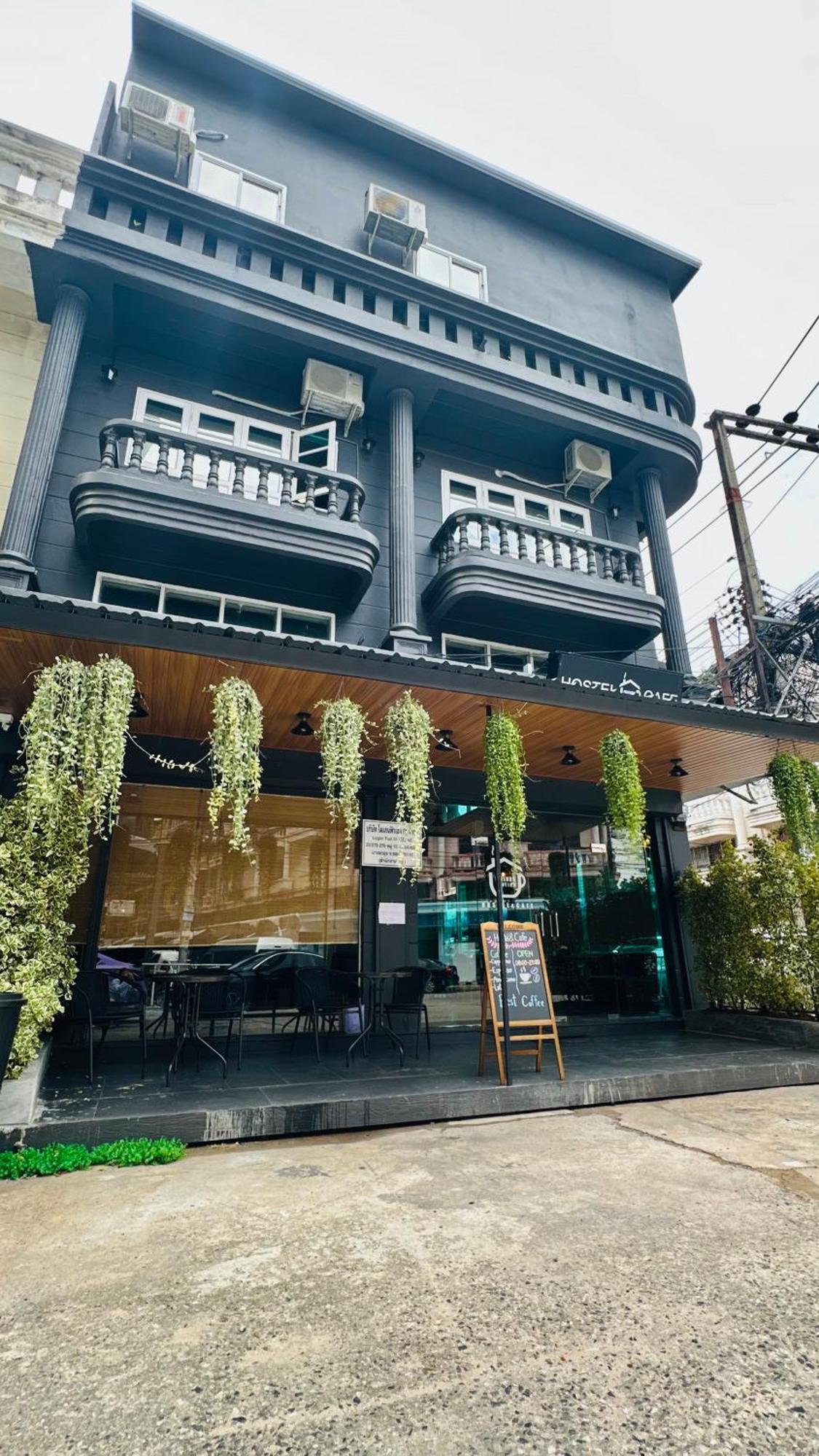 Champagne Hostel & Cafe Pattaya Eksteriør bilde