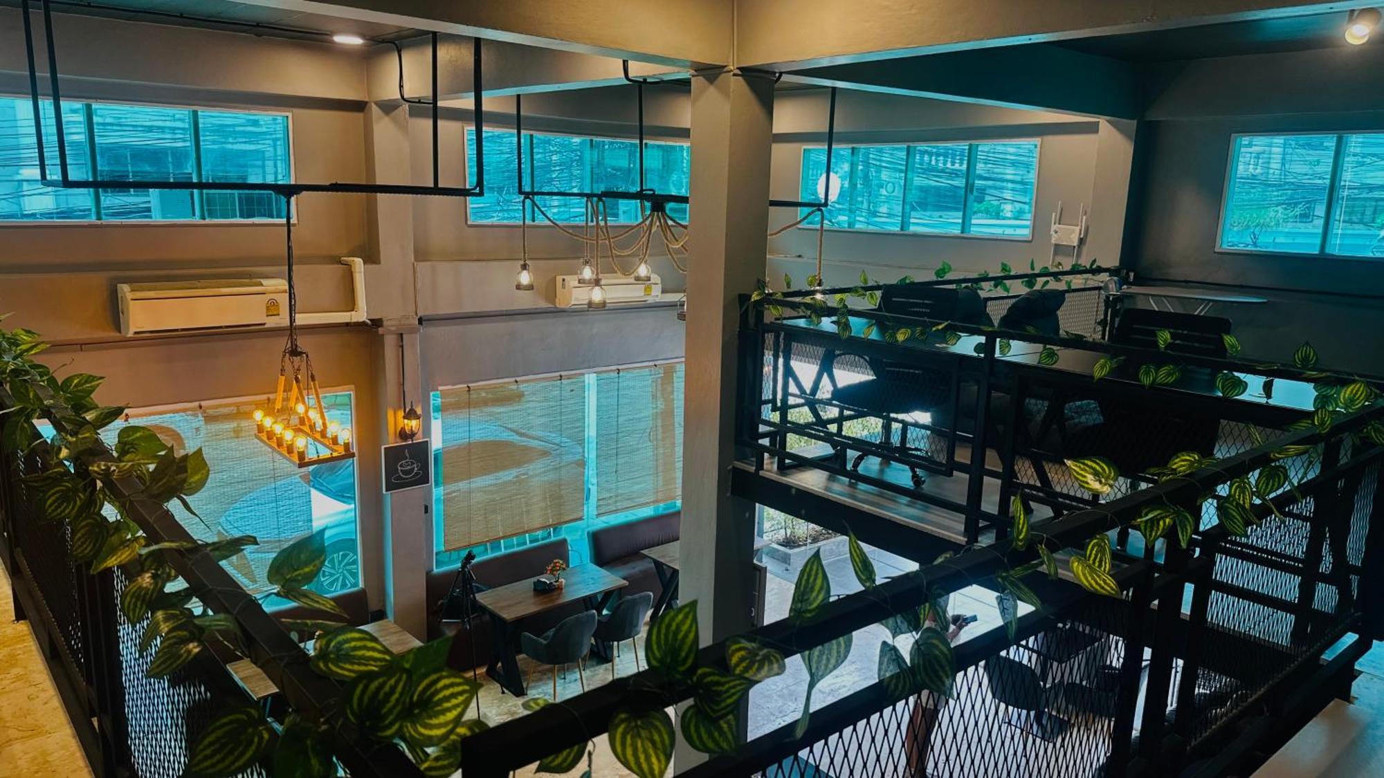 Champagne Hostel & Cafe Pattaya Eksteriør bilde