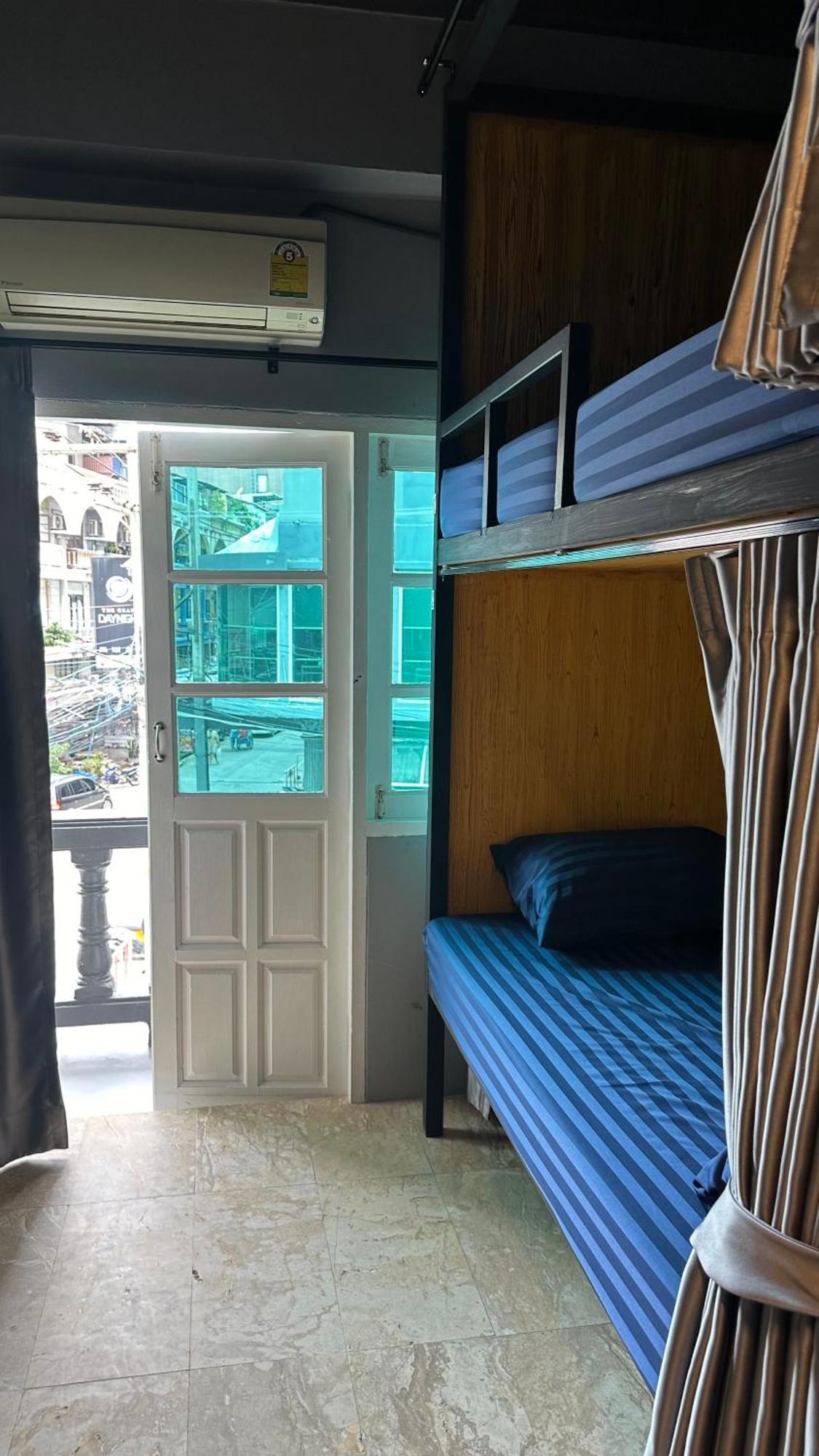 Champagne Hostel & Cafe Pattaya Eksteriør bilde