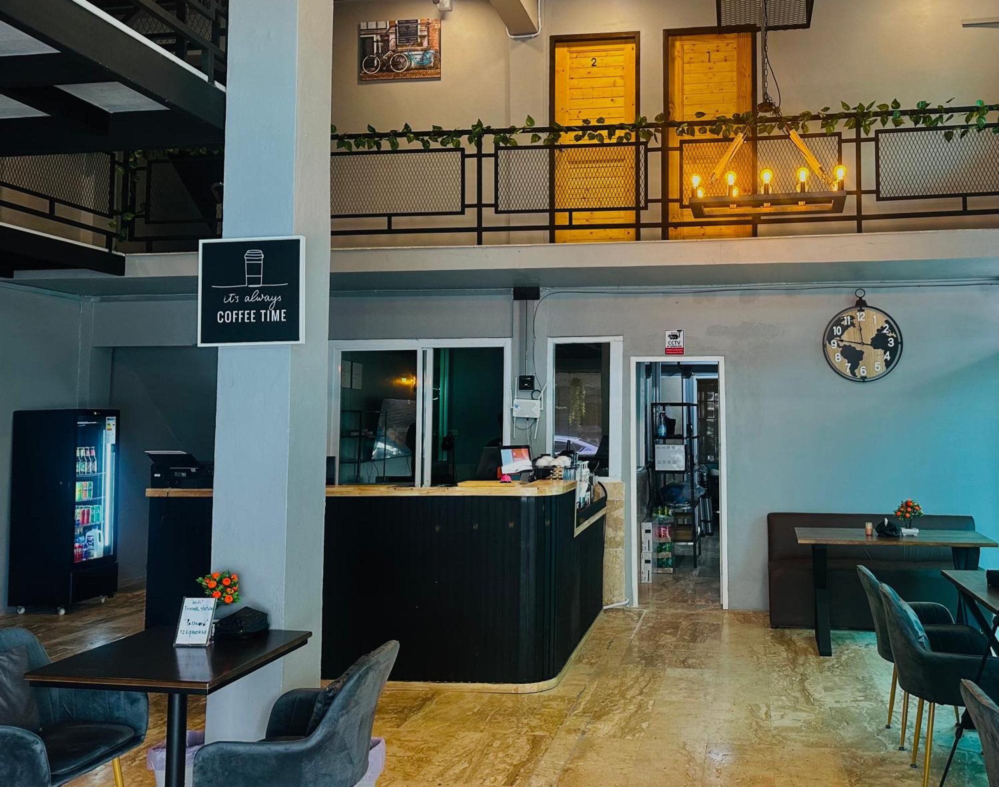 Champagne Hostel & Cafe Pattaya Eksteriør bilde